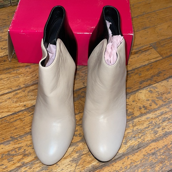 NWOT Nine West Leather Booties Size 8.5 - Picture 2 of 4